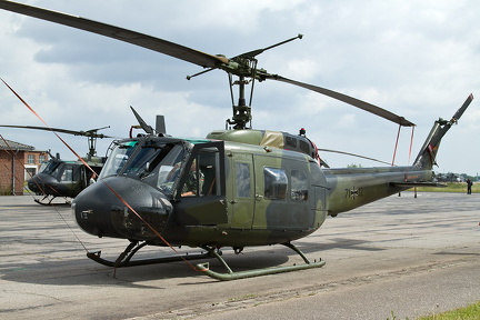 71-12 GAF-LTG61 UH-1D MG 9537